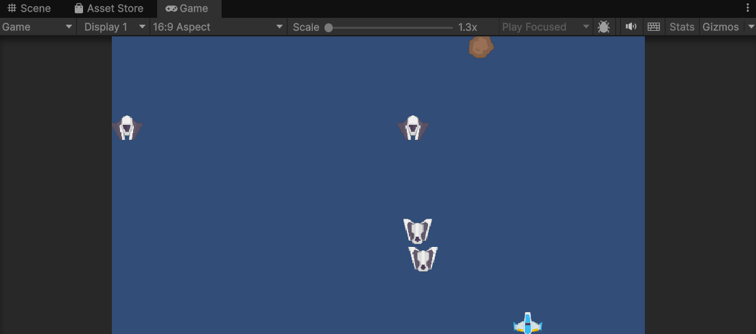 Jugando en modo Play: enemigos de ambos tipos en pantalla